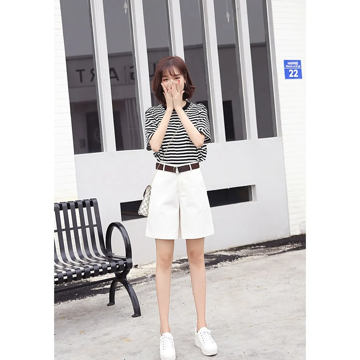 Knee Length Women Lounge Cargo Shorts Flex Fit Summer Mid Length Pocket Women Belted Loose Wide Leg Shorts Casual Fitted Bermuda