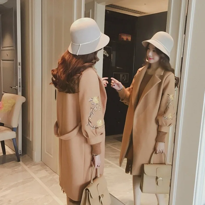 Модное корейское тонкое пальто с вышивкой для женщин 2019 осень зима фонарь рукав