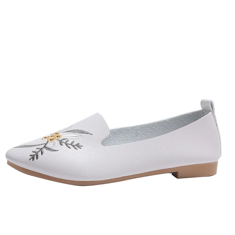 2020 Spring and Autumn Women Shallow Mouth Flats Shoes Printed Daily Shoes Women's Embroidery Casual Small Leather Shoes Loafers