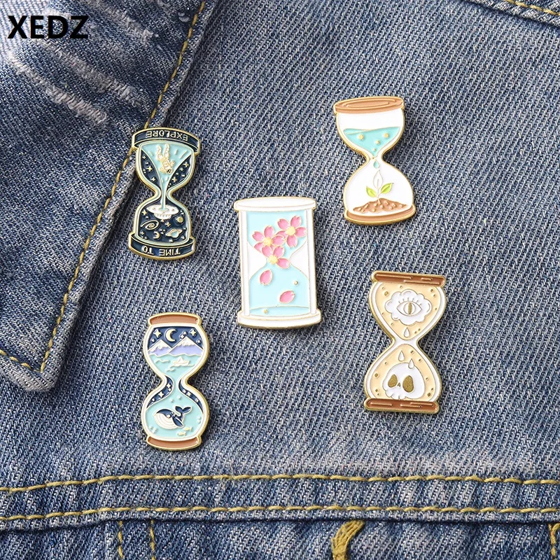 

XEDZ Hourglass Series Brooch Evil Eye Skull Grass Flower Whale Astronaut Back in Time Badge Creative Charm Clothing Pin Jewelry