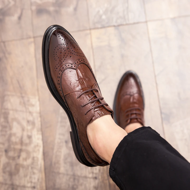Мужские деловые туфли классические свадебные заостренный носок на шнуровке