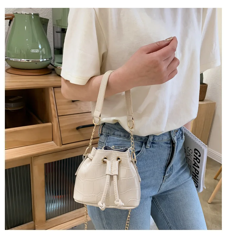 

Women Alligator Print Crossbody Bag Chain Strap Drawstring Shoulder Bag Mini PU Leather Bucket Handbags