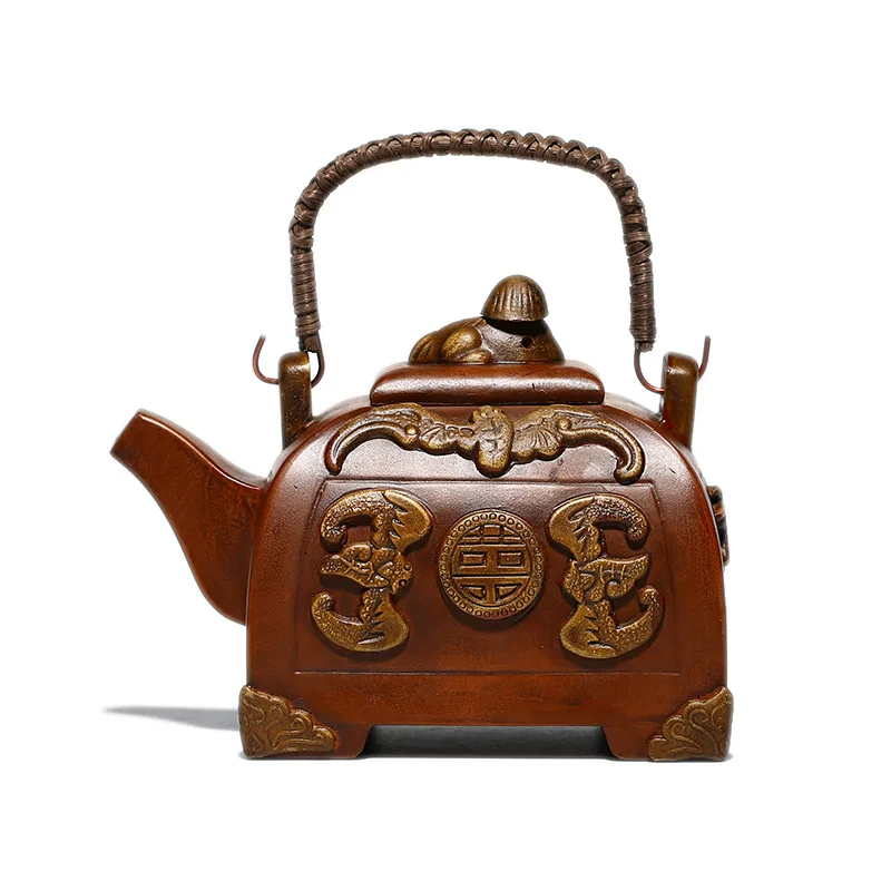 

Old red clay teapot returns to the original mine