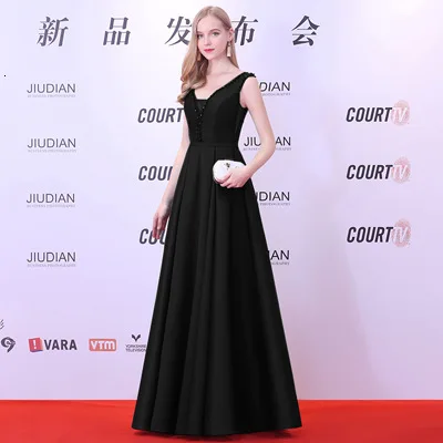 Платья знаменитостей без рукавов с глубоким v образным вырезом со шнуровкой