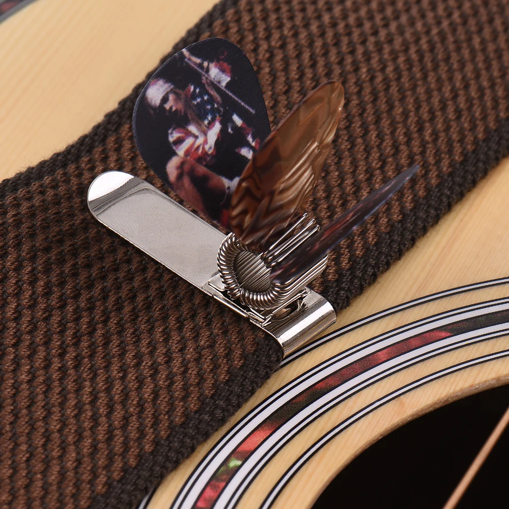 Universal Guitar Picks Holder Clip Metal with 3pcs Picks(Guitar Random Delivery) | Спорт и развлечения