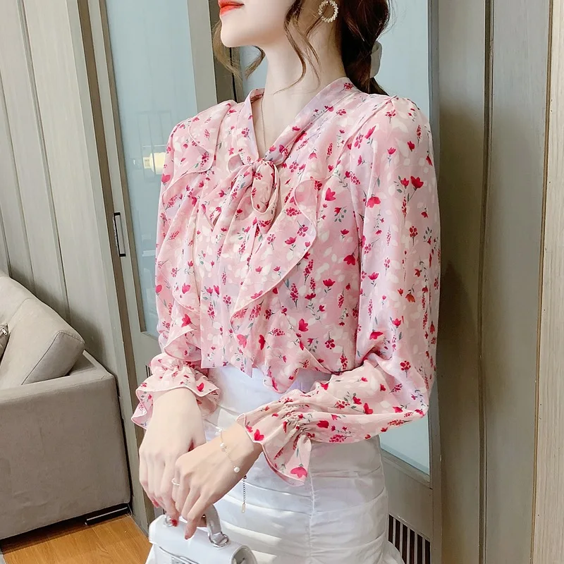 

Plus Size Loose V-Neck Women Shirts European Style Ruffles Puff Sleeve Women Tops Spring New Floral Print Chiffon Female Blouse
