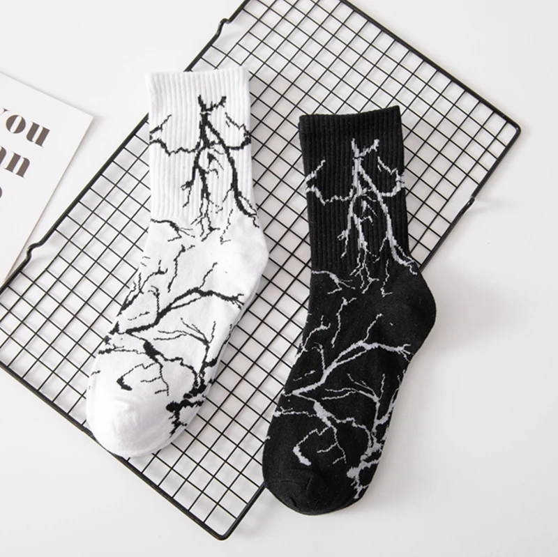 

Crew Sock Men and Women Harakuju Black White Lightning Socks Hip Hop Style Street Cotton Fashion Trend New Young Sports Socks
