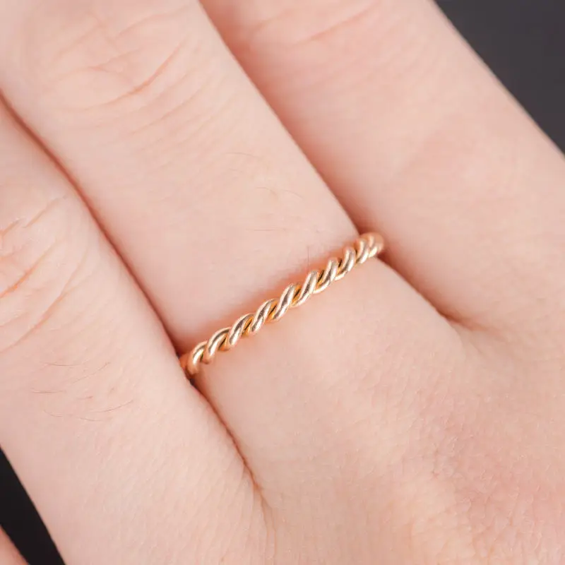 

Simple Cute Ring For Girl Elegant Twist Christmas Present For Best Friend Birthday Surprise Ring Geometric Shaped Design