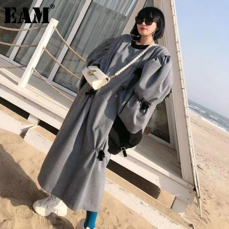 

[EAM] Women Big Size Pleated Bow Plaid Sweatshirt Dress New Round Neck Long Sleeve Loose Fit Fashion Tide Spring 2022 1DD7470