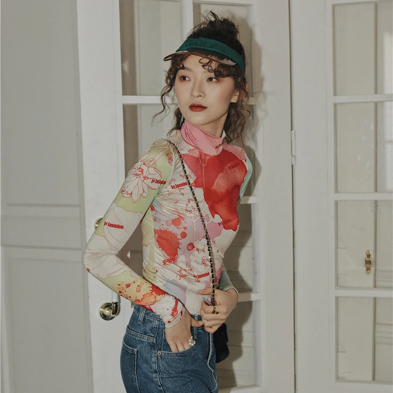 

Women White Pattern Print Split Temperament T-shirt New Turtleneck Long Sleeve Fashion Tide Spring Autumn 2021