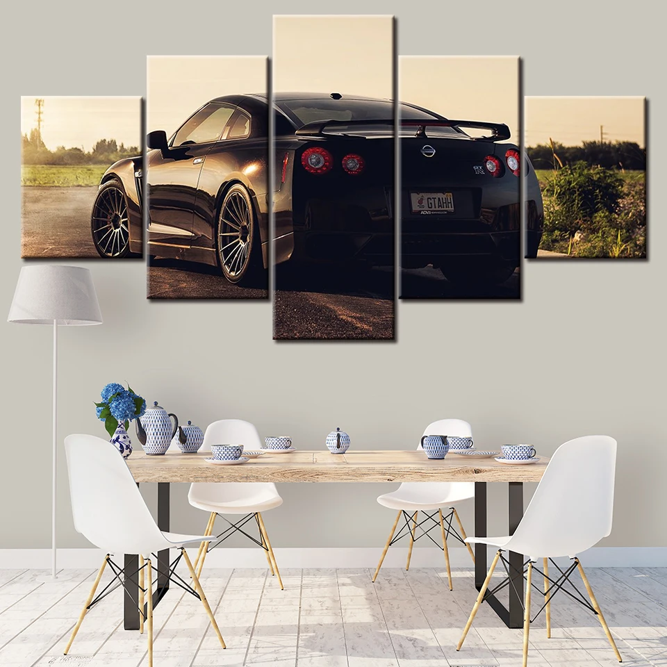 Живопись на холсте "Nissan GTR Black Strakes View" с обрамлением для современного декора дома.