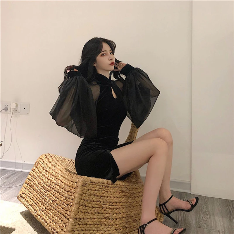 Женское облегающее платье с буффами на рукавах бархатное винтажное черное