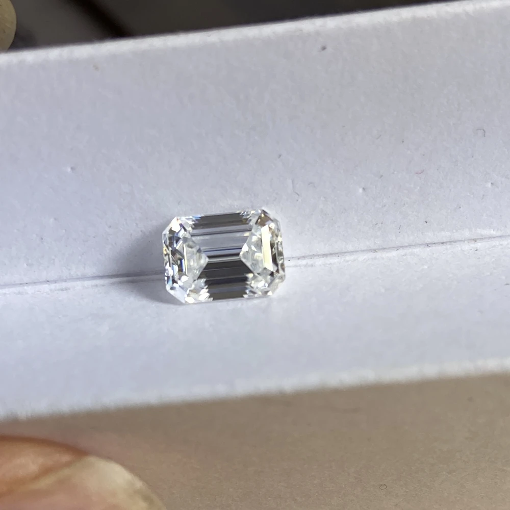 Синтетический бриллиант с изумрудной огранкой 6x8 мм 2 карата|Стразы и драгоценные