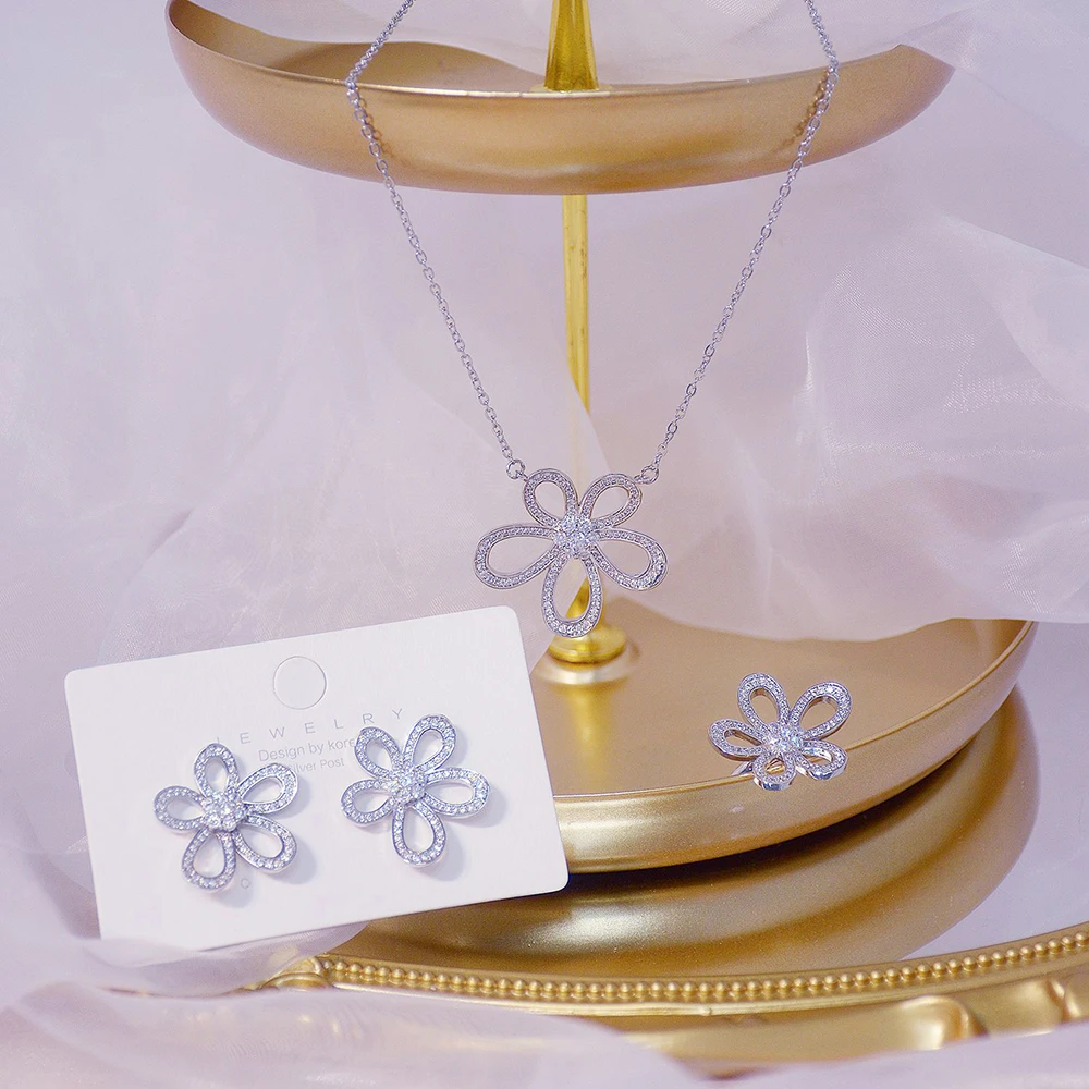 

Gold Luxury Delicate Full Rhinestone Flower Women Necklace Temperament Simple Micro Inlaid Zircon Choker Wedding Jewelry Gift