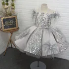 Новое поступление; Платья для маленьких девочек; Серое атласное платье с перьями для младенцев; Детское праздничное платье на день рождения