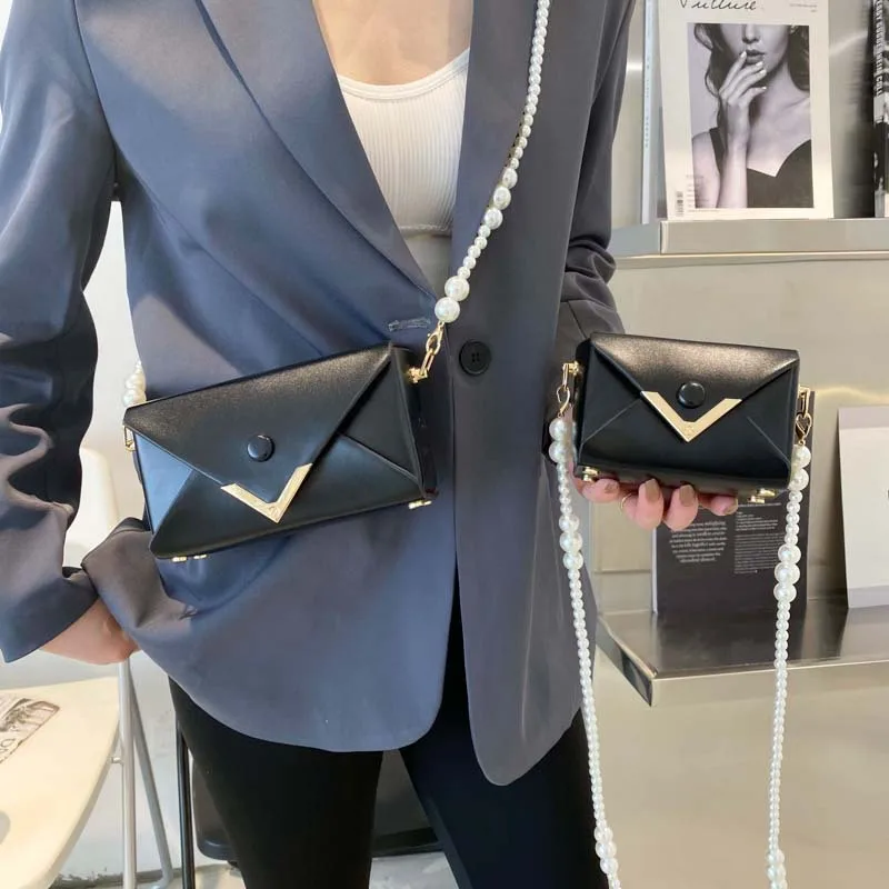 

Spring and Summer New Mini Bag 2021 Foreign Fashion Envelope Bag Pearl Chain Personality One Shoulder Messenger Small Square Bag