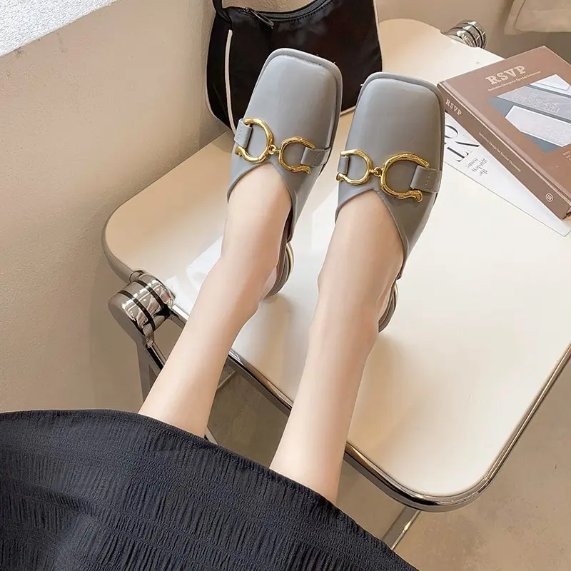 

2021 Beach Women Slippers Sandals metal button Women Slippers Flat Heel Casual Ladies Shoes Outdoor Female Slides women shoes