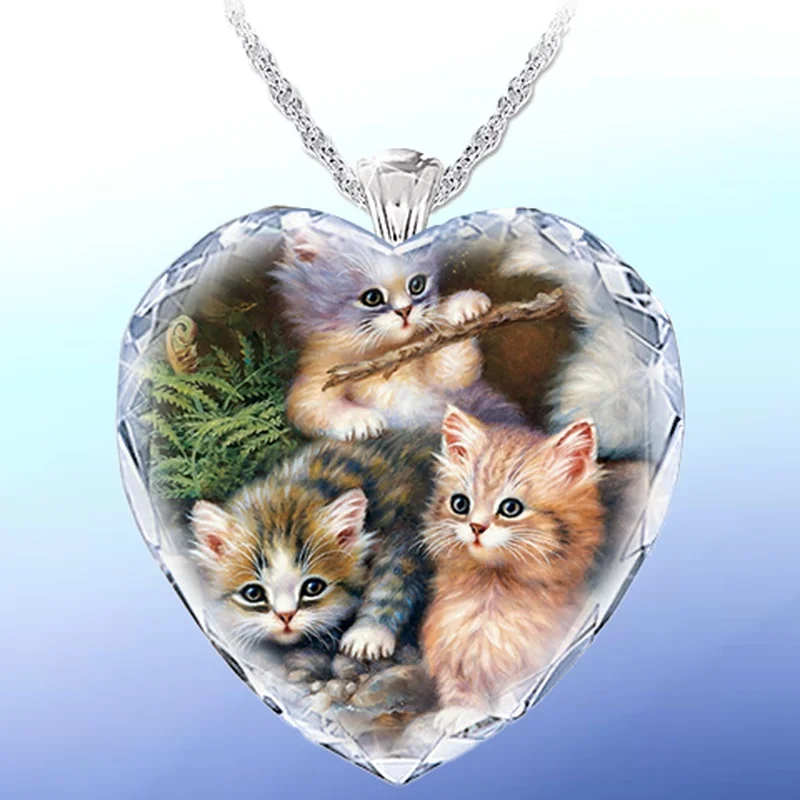 

Fashion Heart-Shaped Three Cute Kittens Hee Hee Playing Crystal Glass Pendant Metal Women's Necklace Party Decoration