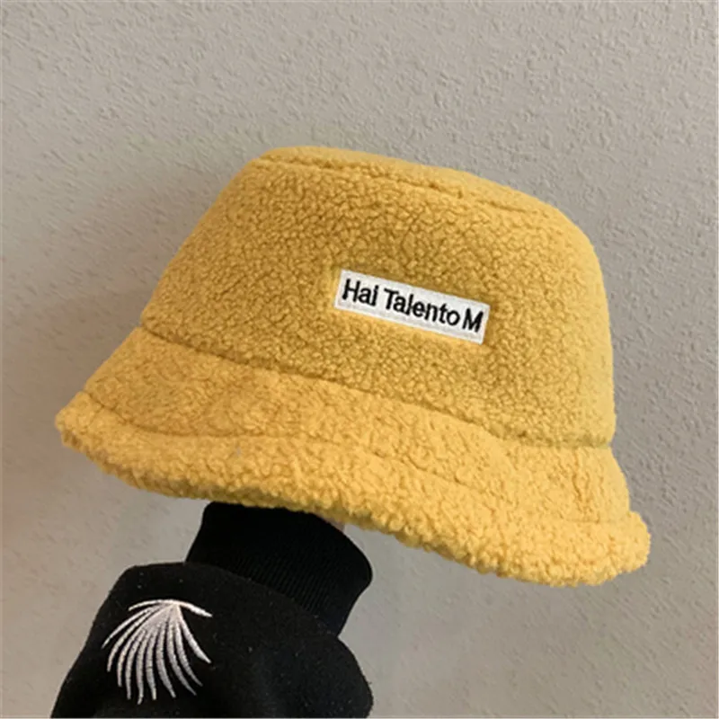 Зимняя однотонная шапка из искусственного меха с вышивкой в виде букв для