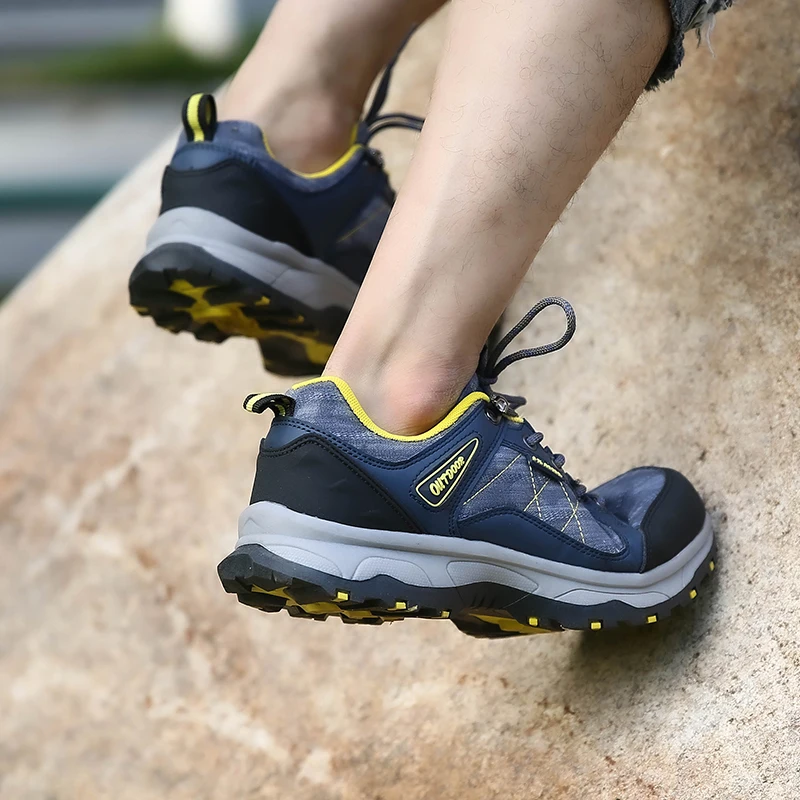 

New style outdoor hiking shoes for men, non-slip wear-resistant rubber sole, waterproof upper, lightweight outdoor hiking shoes.