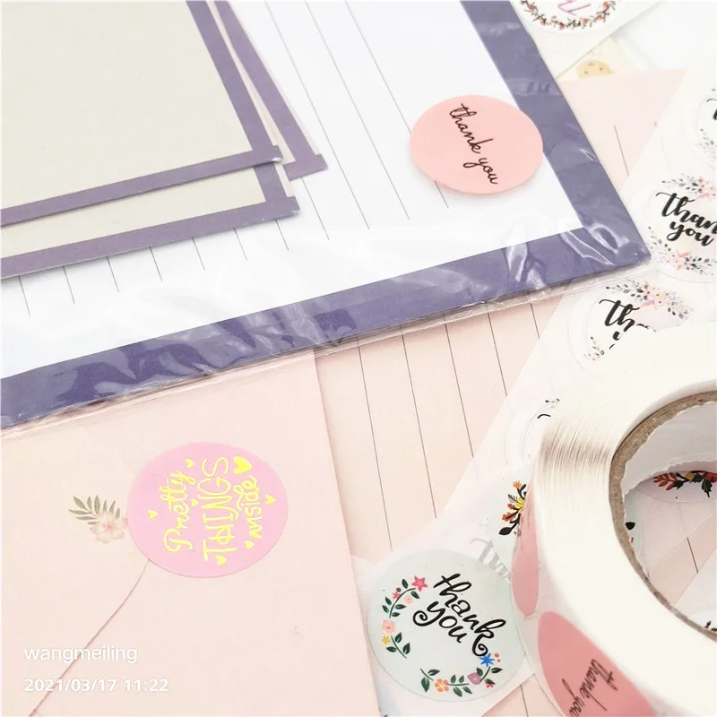 

500Pcs Round "Pretty Things Inside" Self-Adhesive Stickers Bags Sealing Labels Roll Packaging Decoration Handmade Stationery