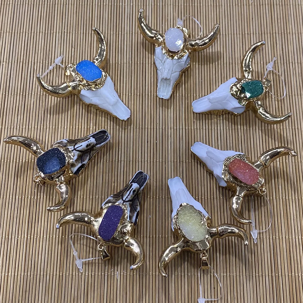 

Natural Resin White Pendant Ox Head Shape Inlaid Colored Resin Electroplating DIY Creation Charm Jewelry Necklace Decoration