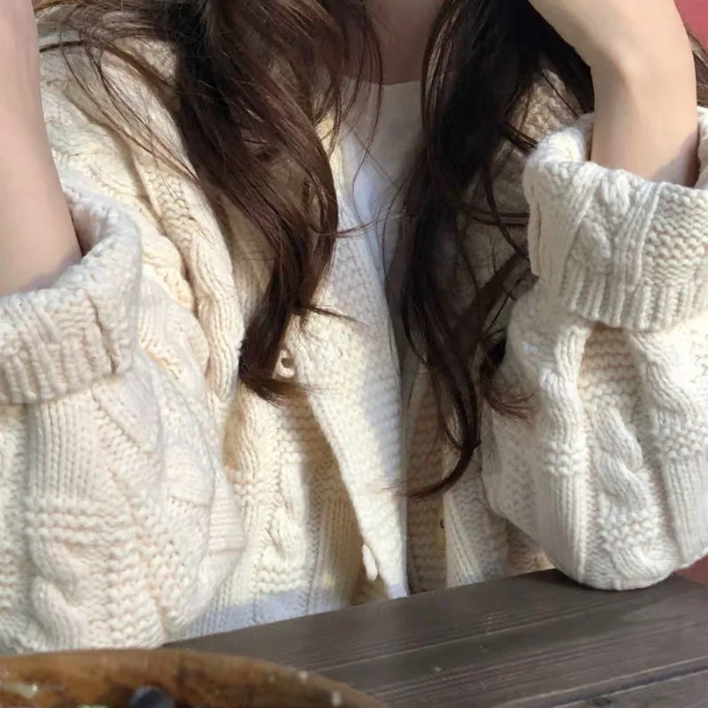 Knitted wool sweater female winter 2019 new Korean version of the loose long sleeved horn buckle rod women's cardigan |