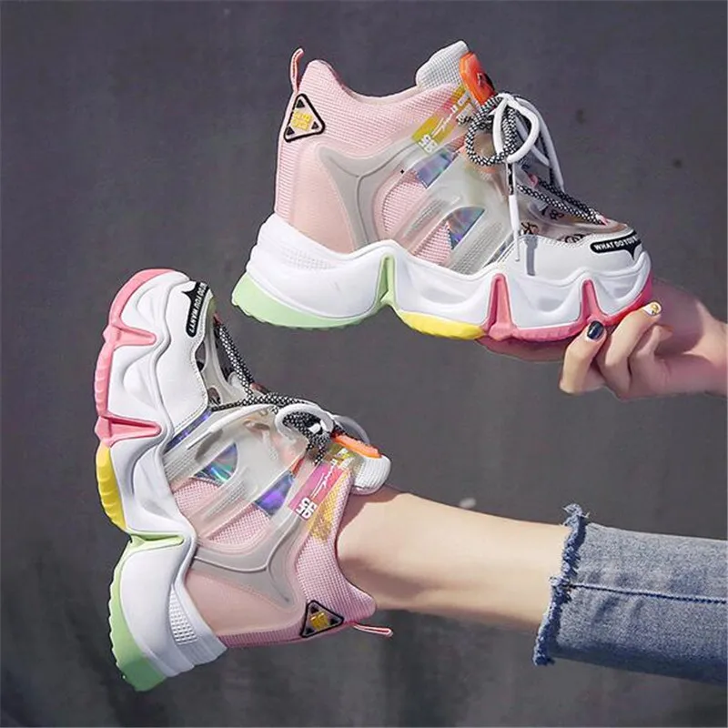 Модные женские спортивные кроссовки с высоким берцем смешанных цветов летние