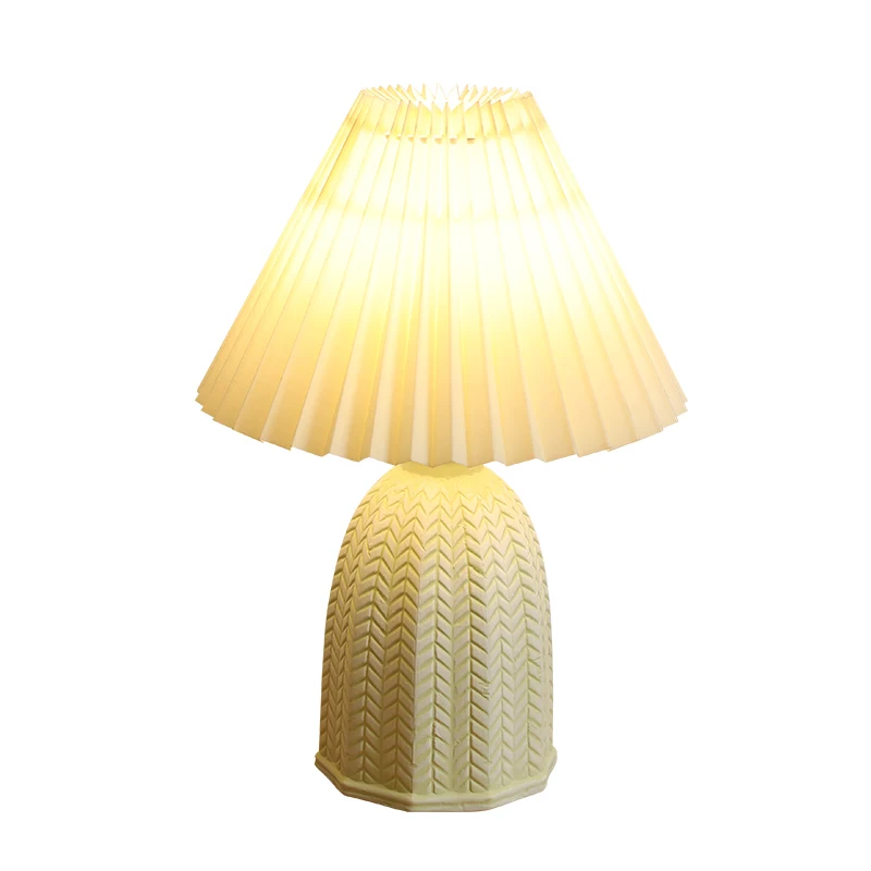 Комнатная декоративная настольная лампа в стиле ретро плиссированная