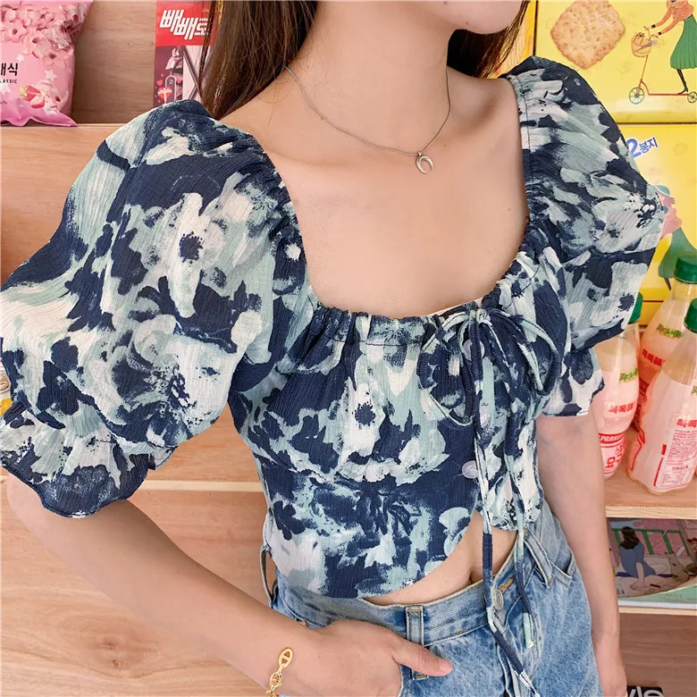 

2021 New Summer Fashion Vinatge Print Lace Up Neck Puff Sleeve Casual Tops Women V Neck Shirt Lady Blouses