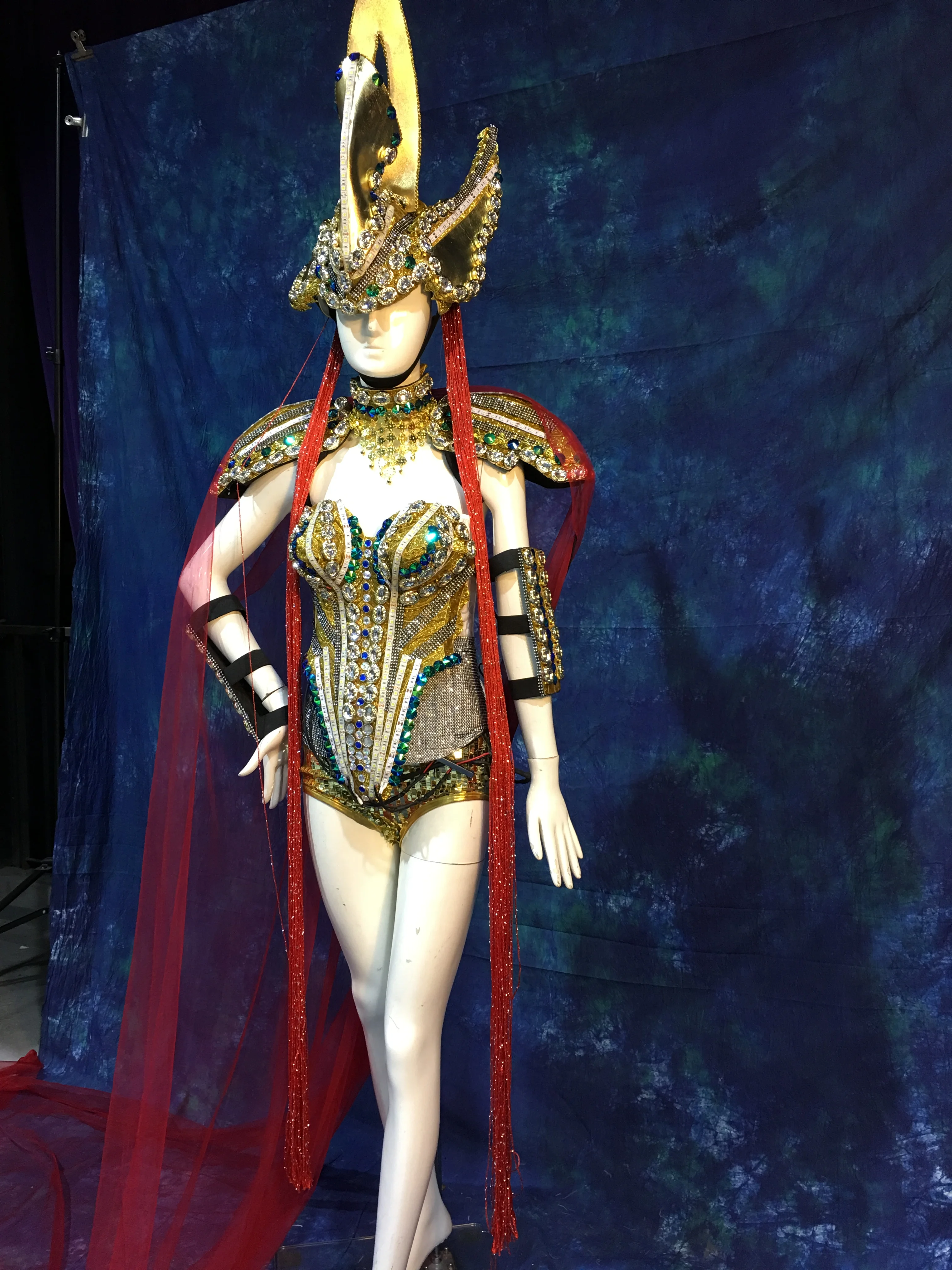 Технологии будущего светодиодные золотые костюмы воина для девочек бар рай