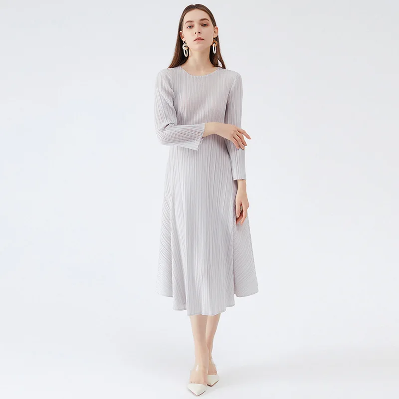 

Issey Miyake pleated ladies dress designer new female solid color round neck dress French temperament slim midi skirt