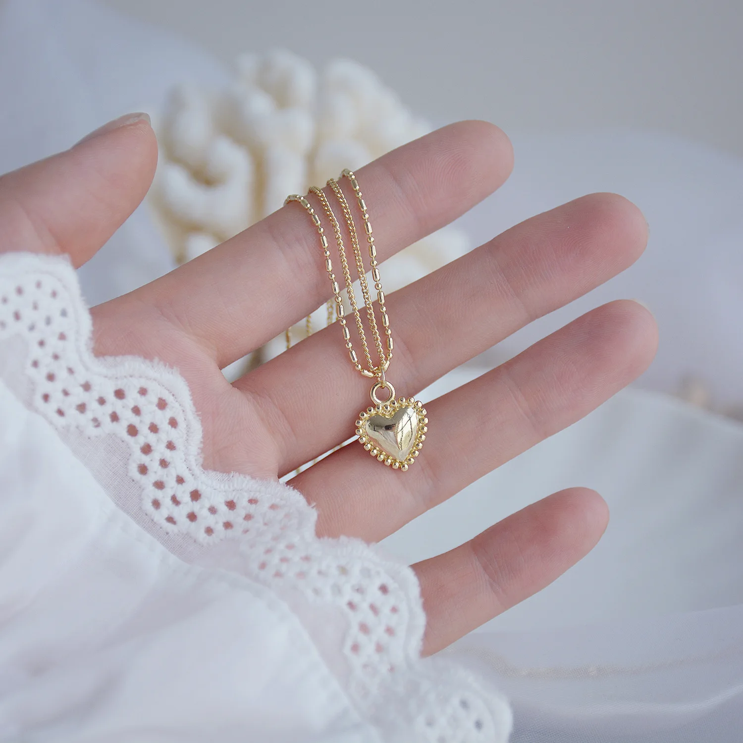 Цепочка с подвеской в виде сердца золотистого цвета | Украшения и аксессуары