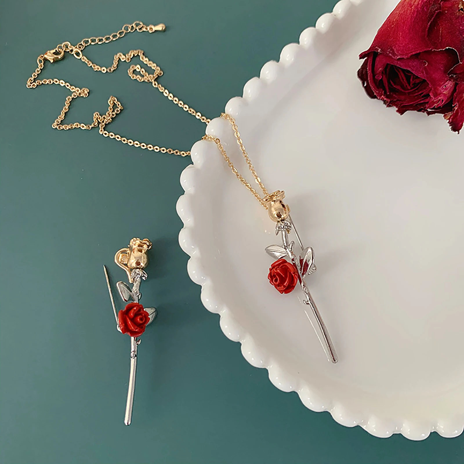 

1 Piece Classic Rose Flower Pin Brooches Gold Plated Silver Tone Red Enamel Brooches For Women Lover Girl Party Jewelry Gifts