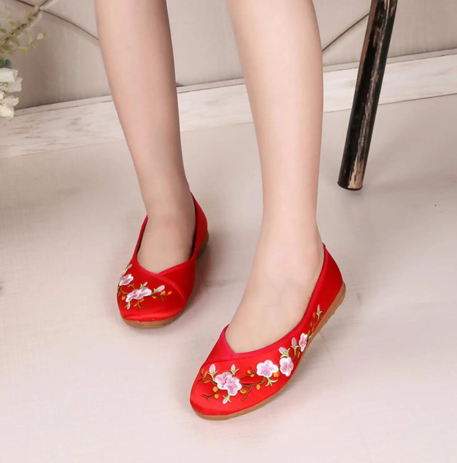 Женские балетки с вышивкой туфли на плоской подошве без застежки мягкая подошва