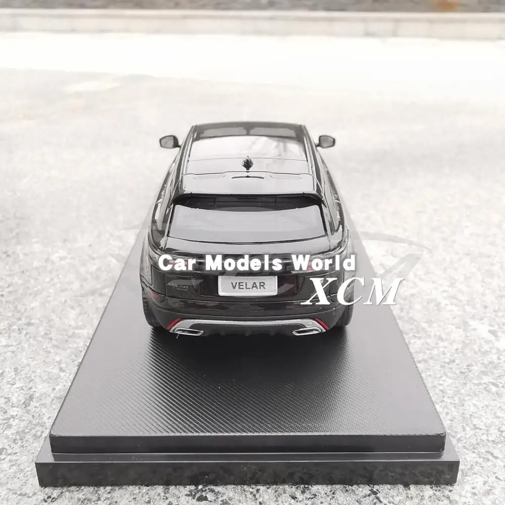 Литая под давлением модель автомобиля для LCD моделей Velar 1:43 (черный) + маленький