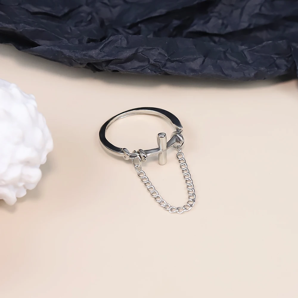 Темпераментное ретро кольцо с металлической текстурой в стиле хип-хоп