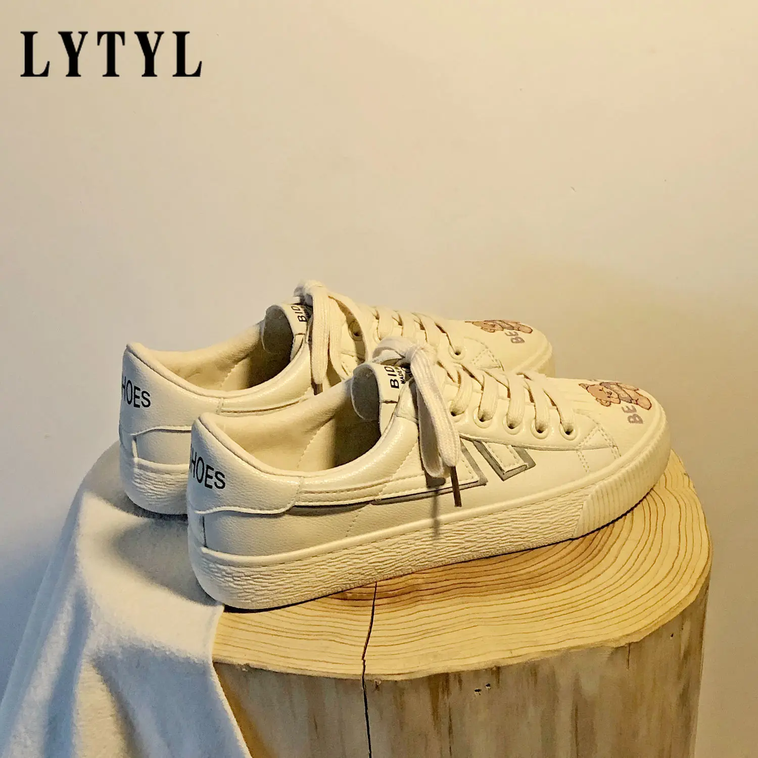 

2021 new summer white shoes female niche original cute bear shell-toe shoes female wild B20-635