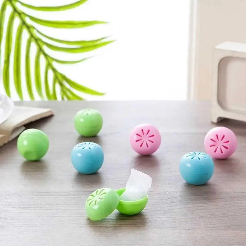 Коробка для удаления запаха одежды с санитарными шариками отпугивающими насекомых, защищающими от молей и плесени.