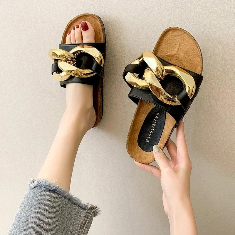 Купи 2021 New Brand Design Gold Chain Slippers Flat Heel Peep Toe Slip on Slides Summer Outdoor Flip Flop Beach Shoes Ladies Sandals за 499 рублей в магазине AliExpress