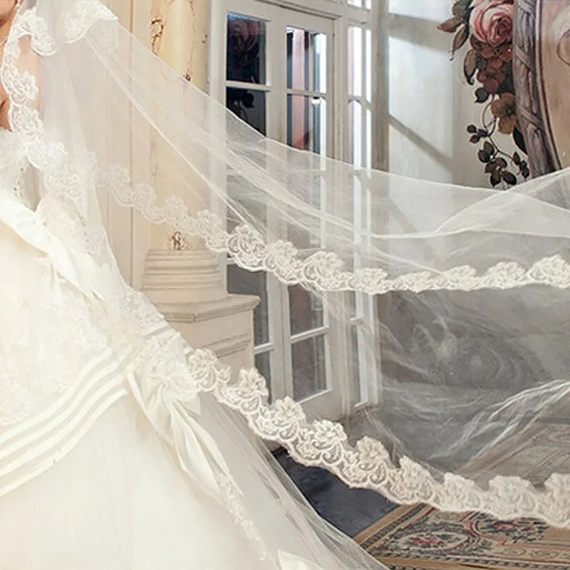 Фата свадебная короткая Однослойная длина 1 5 метра с кружевной отделкой по краю