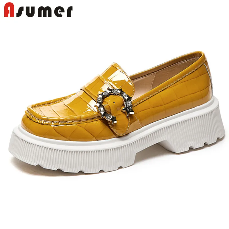 

Женские туфли-лодочки из лакированной кожи Asumer, на платформе и квадратном каблуке, без застежки, с пряжкой, лето 2021