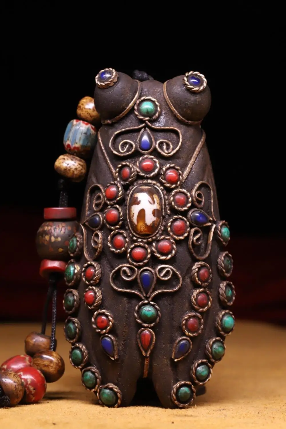 

wedding decoration Tibetan temple meteorite handmade filigree inlaid gemstones, dzi bead blockbuster Cicada Statue Pendant