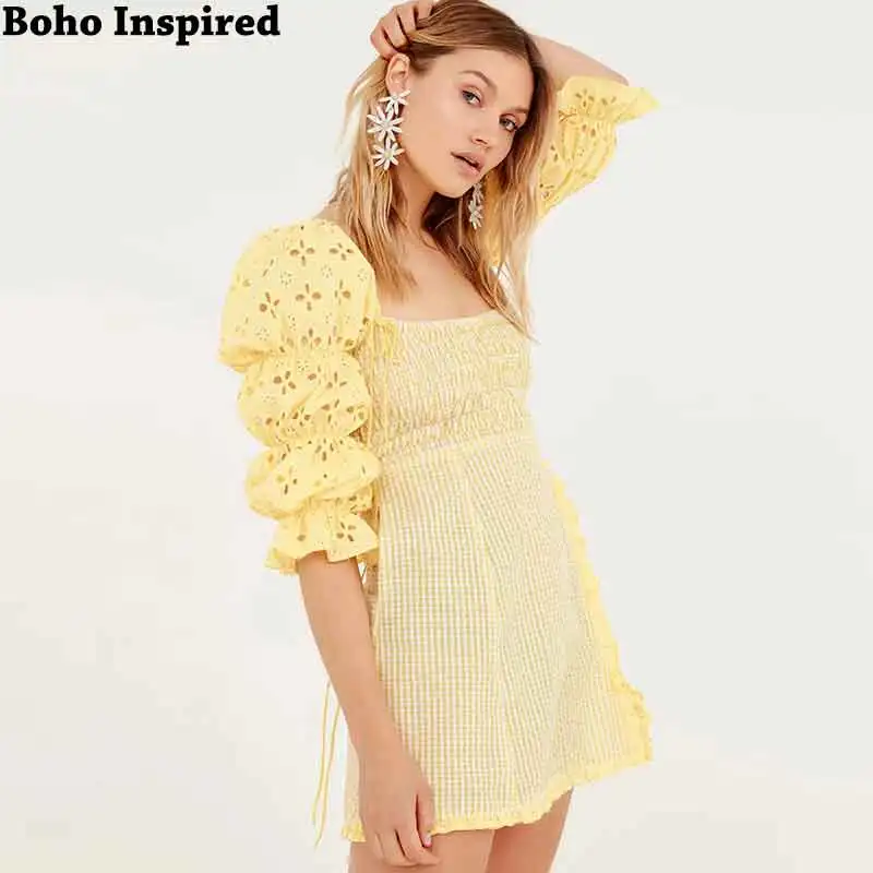 Женское летнее платье с вырезом желтое Бохо квадратным и вырезами на спине