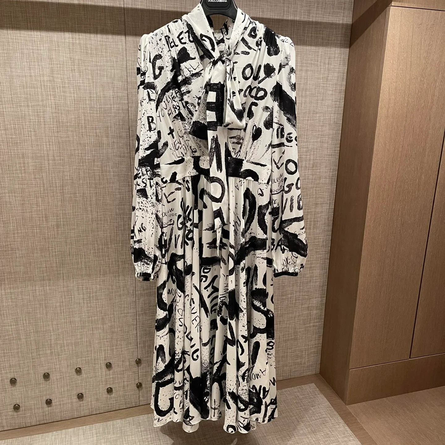 

2021 New Original Design D Style Luxury Pure Silk White with Black Logo Print Long Casual Fasion elegant Women Dress