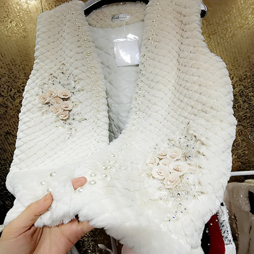 

Тяжелая промышленность зимняя жемчужная трехмерная Стразы цветочный меховой жилет для женщин небольшой аромат стеганый плотный меховой ж...