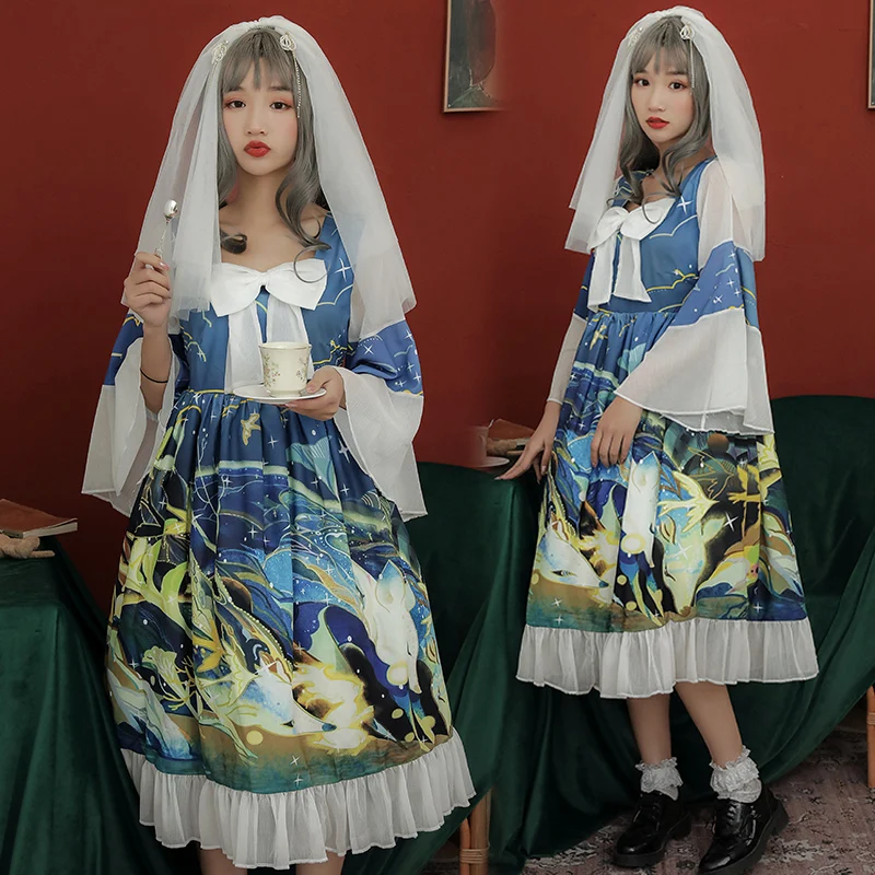 

Оригинальная в стиле «лолита» с соединением внакрой в виде листка лотоса с длинными рукавами и бантом-галстуком-бабочкой платье с бантом