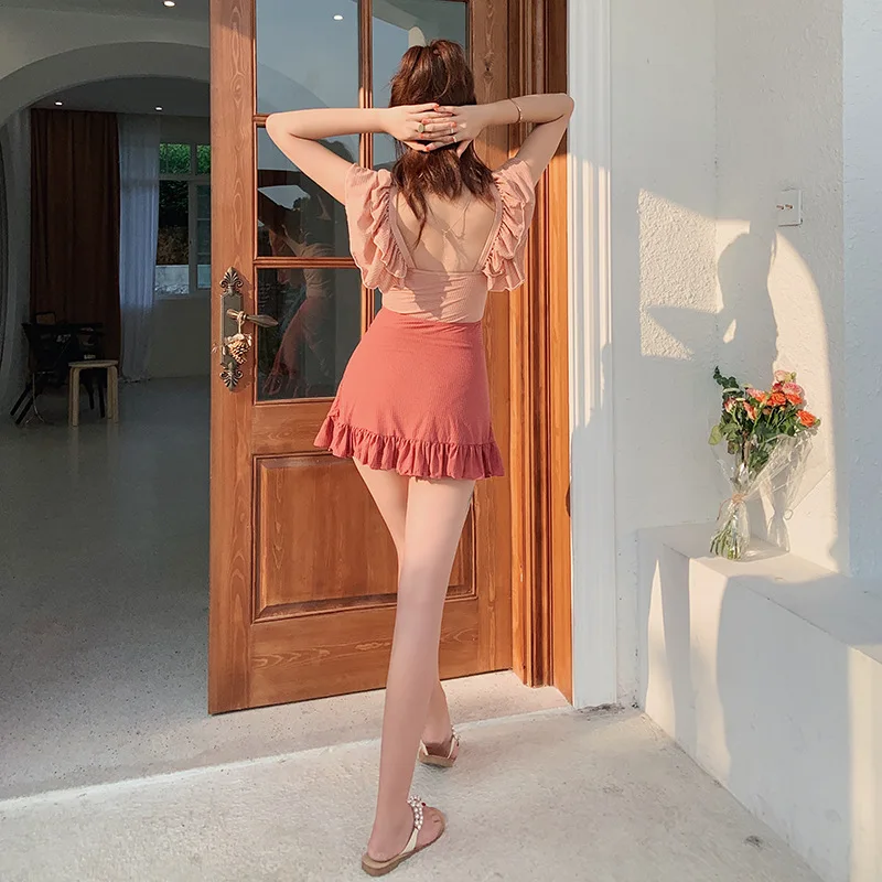 Женский слитный купальник с завышенной талией и контрастными цветами| |