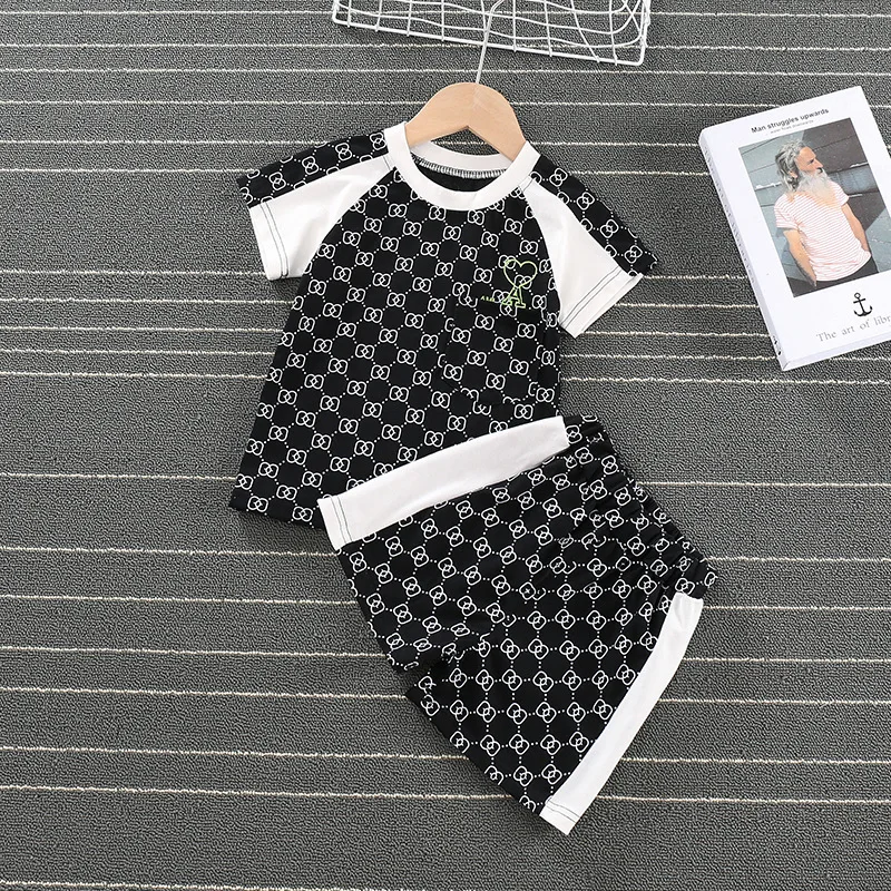 Детский спортивный костюм футболка с круглым вырезом и шорты