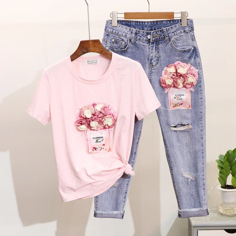 

Cowboy Suit Female Summer 2021 New Sequined Perfume Bottle Flower Short-sleeved T-shirt + Ripped Ankle-length Jeans 2-piece Set